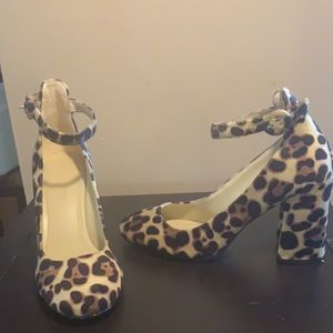 Marc Fisher leopard print size 7. Worn once!